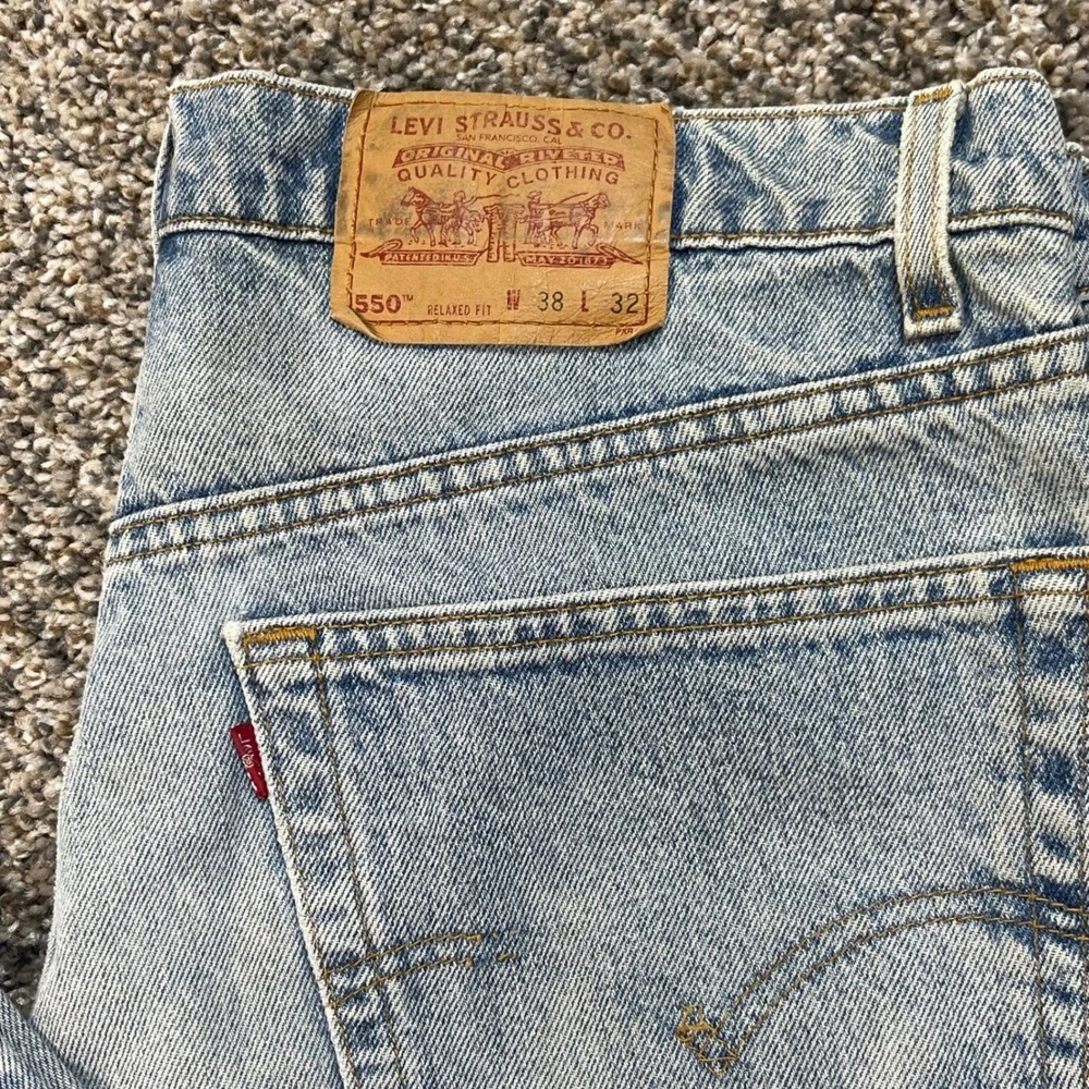Vintage Levi's 550 Men's 35x32‎ Jeans USA Made Relaxed Fit Light Wash Denim 90s